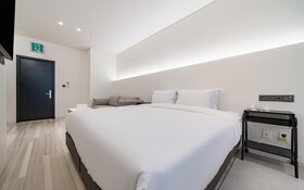 Pyeongtaek La Seine Tourist Hotel