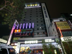 Hotel Head-One