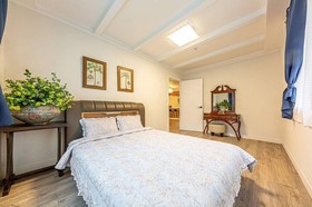 Vivaldi White House in Vally