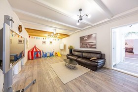 Vivaldi White House in Vally