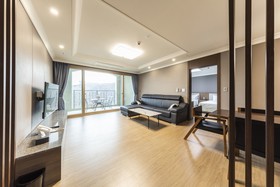 Baekhak Jayuro Resort