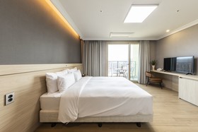 Baekhak Jayuro Resort