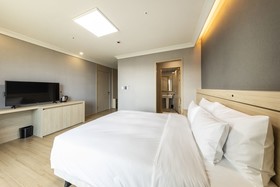 Baekhak Jayuro Resort