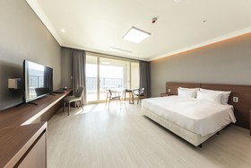 Baekhak Jayuro Resort