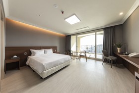 Baekhak Jayuro Resort