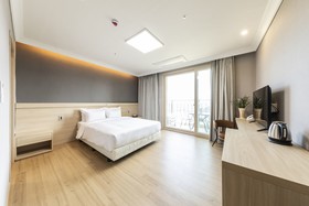 Baekhak Jayuro Resort