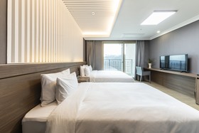 Baekhak Jayuro Resort