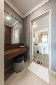 Baekhak Jayuro Resort