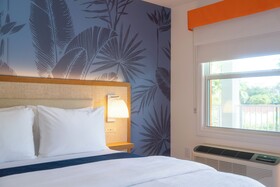 Sunshine Suites Resort