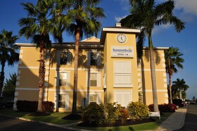 Sunshine Suites Resort