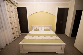 Al Farabi Hotel