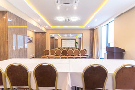 Resident City Hotel