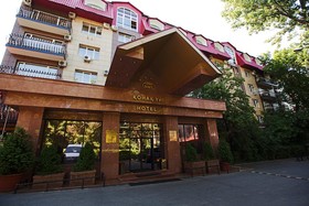 Uyut Hotel