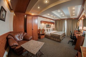 Uyut Hotel