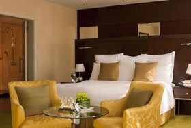 Renaissance by Crystal, Atyrau