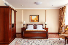 Alanda Hotel