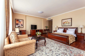 Alanda Hotel