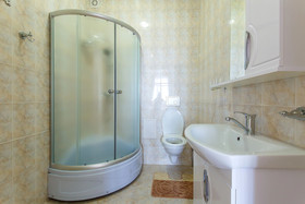 Alanda Hotel