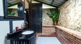 Hillside - Nature Lifestyle Lodge