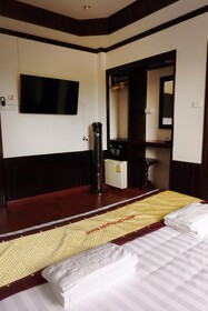 Merry Riverside Hotel