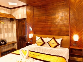 Merry Riverside Hotel