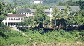 Merry Riverside Hotel