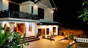 Merry Riverside Hotel