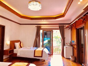 Merry Riverside Hotel