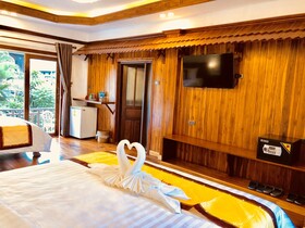 Merry Riverside Hotel