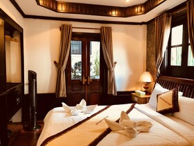 Merry Riverside Hotel