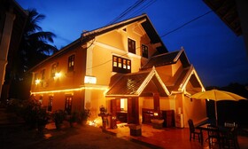 Merry Riverside Hotel