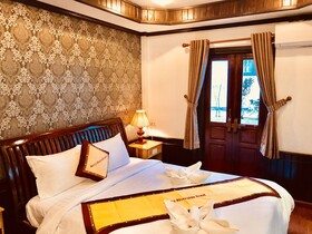 Merry Riverside Hotel