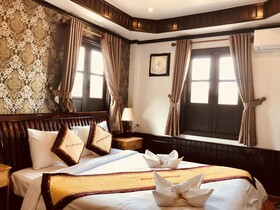 Merry Riverside Hotel