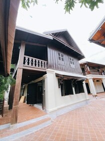 Opera Premier Hotel