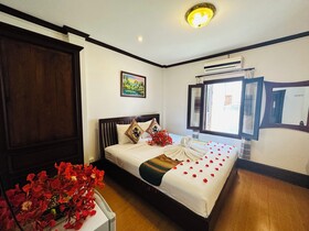 Thatsaphone Hotel