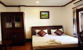 Thatsaphone Hotel