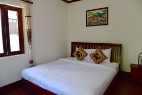 Thatsaphone Hotel