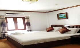 Thatsaphone Hotel