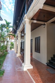 Y Not Lao Villa