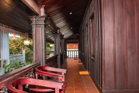 Y Not Lao Villa