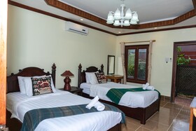 Y Not Lao Villa