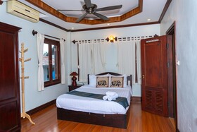 Y Not Lao Villa