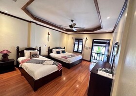 Y Not Lao Villa