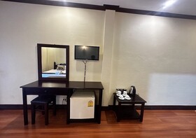 Y Not Lao Villa