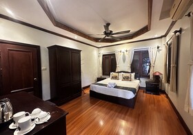 Y Not Lao Villa