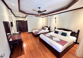 Y Not Lao Villa