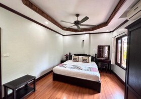 Y Not Lao Villa