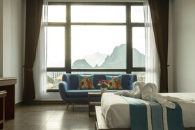 Serene Premier Vang Vieng Hotel