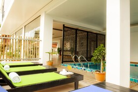 Serene Premier Vang Vieng Hotel