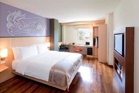 ibis Vientiane Nam Phu Hotel